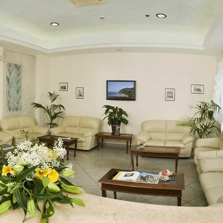 Acrux 3* Gabicce Mare